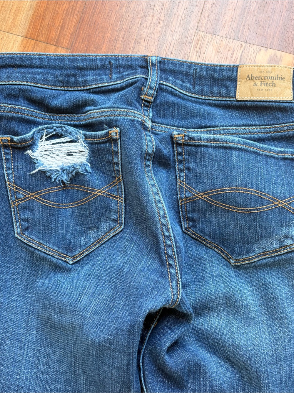 Abercrombie & Fitch Women's Super Skinny Jeans - Distressed 2L 26W 33L Dark Blue - Picture 4 of 9